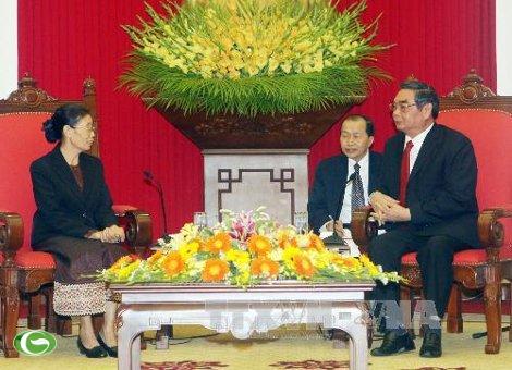 ຜູ້ປະຈຳການຄະນະເລຂາ Le Hong Anh ຕ້ອນຮັບຄະນະຜູ້ແທນ ສູນກາງແນວລາວສ້າງຊາດ
